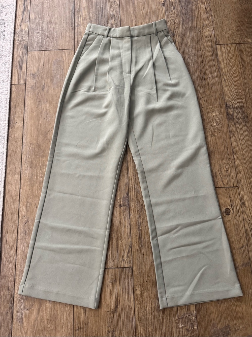 Abercrombie & Fitch Tailored Wide-Leg Pants in Sage